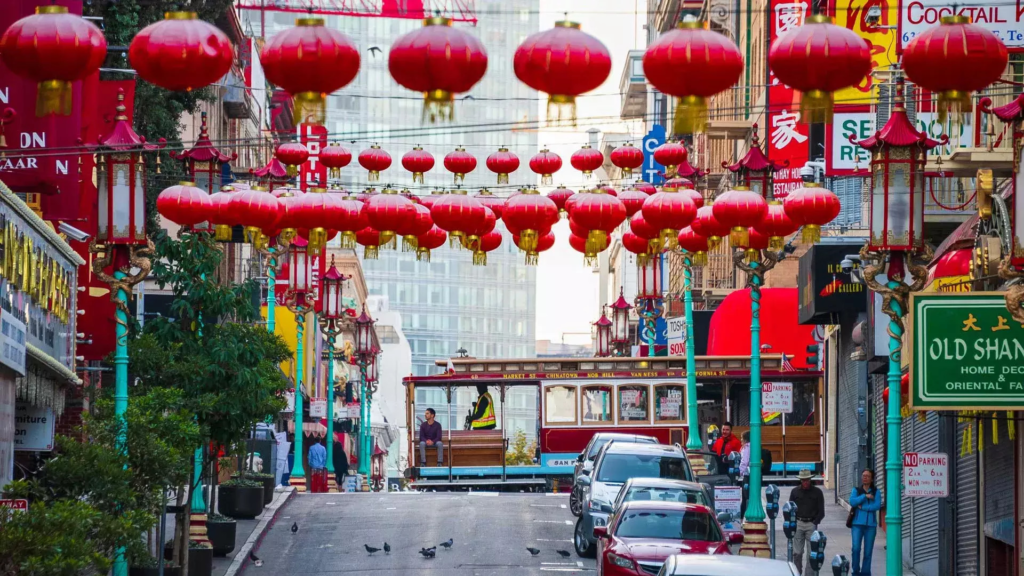 Exploring Chinatown: A Cultural Journey Through Singapore’s Vibrant District